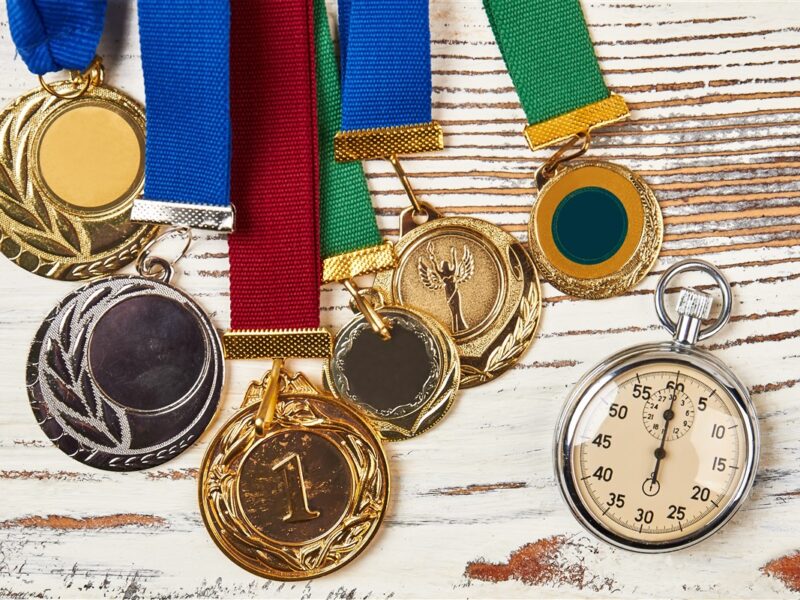 Médailles personnalisables vs trophées : quand et pourquoi opter pour l’une ou l’autre ?