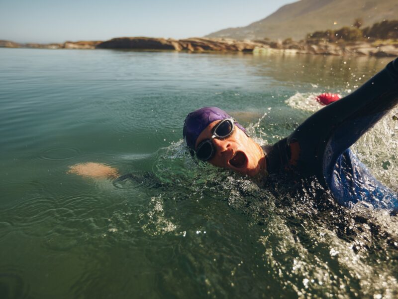 L’expérience unique du triathlon en Tanzanie : aventure et défis sportifs entre savane et montagnes