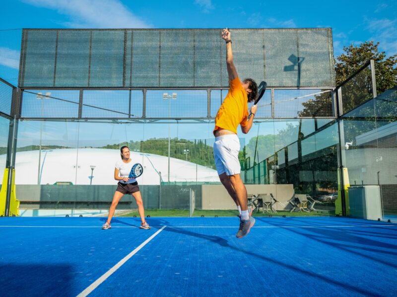 Le guide du débutant : comment bien démarrer au padel ?